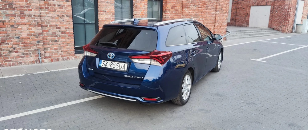 Toyota Auris cena 49500 przebieg: 296500, rok produkcji 2015 z Katowice małe 172